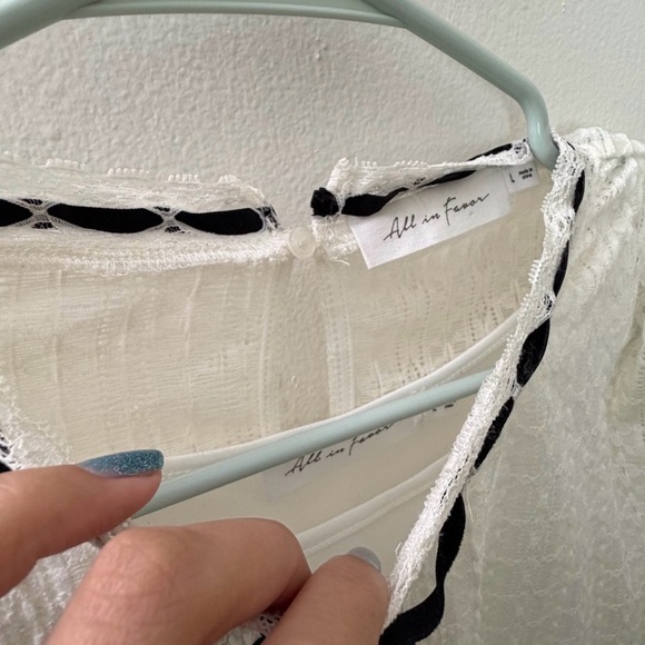 White Lace Top with Black Bow - Picture 4 of 12